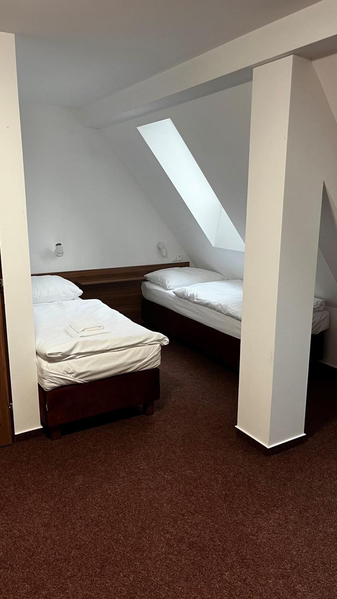 Penzion Sessler *** Trnava Buitenkant foto