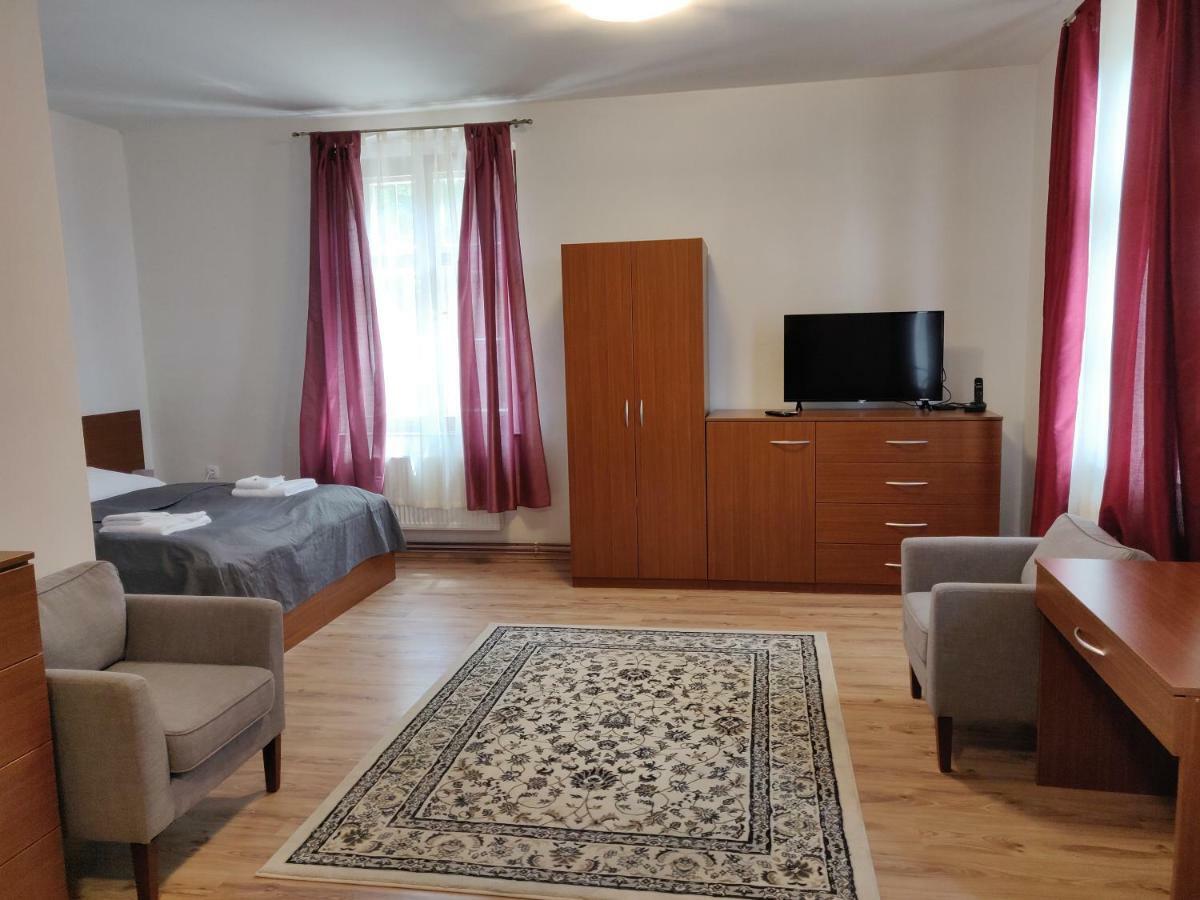 Penzion Sessler *** Trnava Buitenkant foto